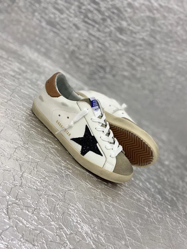 Golden Goose Sneakers Super-Star low-top with star appliqué product detail image 8