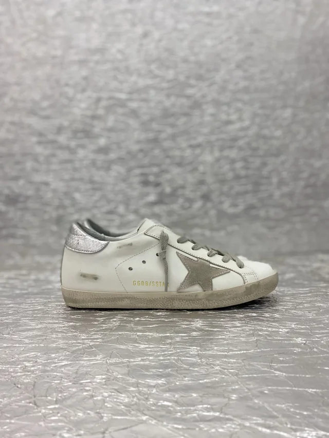 Golden Goose Sneakers Super-Star low-top with glitter star appliqué product detail image 1