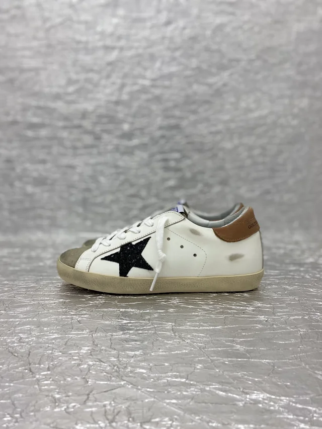 Golden Goose Sneakers Super-Star low-top with star appliqué product detail image 6