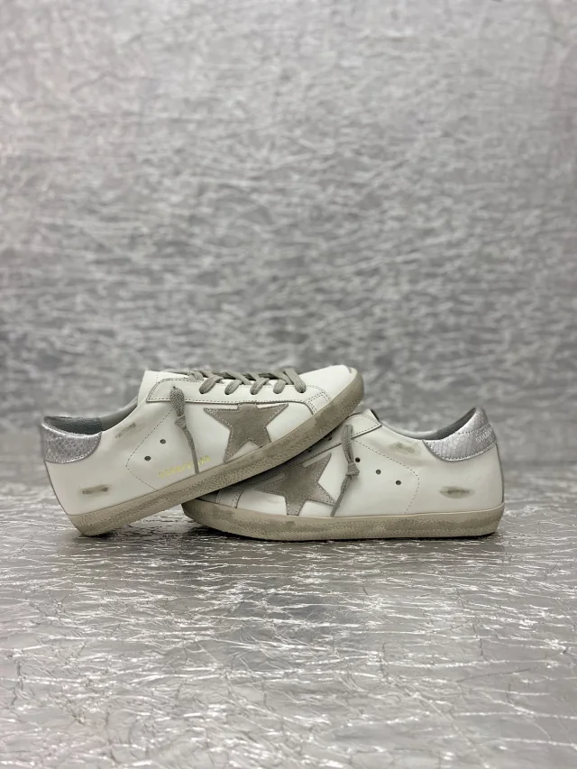 Golden Goose Sneakers Super-Star low-top with glitter star appliqué product detail image 4