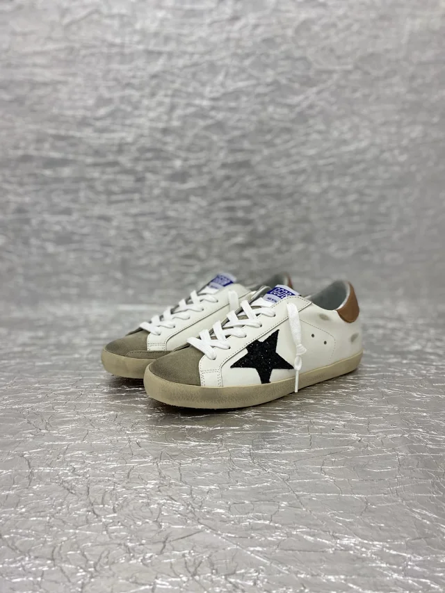 Golden Goose Sneakers Super-Star low-top with star appliqué product detail image 3