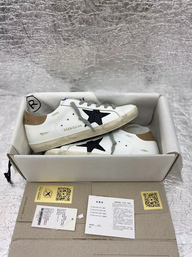 Golden Goose Sneakers Super-Star low-top star product detail image 16