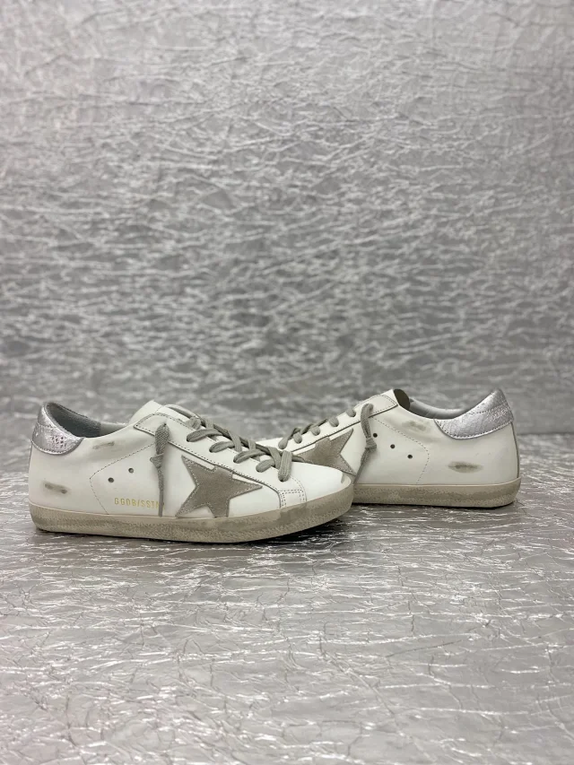 Golden Goose Sneakers Super-Star low-top with glitter star appliqué product detail image 2