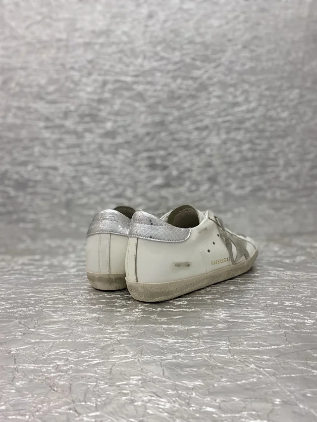 Golden Goose Sneakers Super-Star low-top with glitter star appliqué product detail image 9