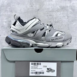 thumbnail for 【GOOD Edition 1】Three generations of sneakers Track series
