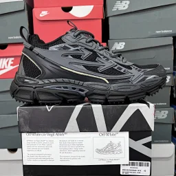 thumbnail for 【零售版】Be Right Back 复古跑鞋 offhttps://weidian.com/?userid=1789988531