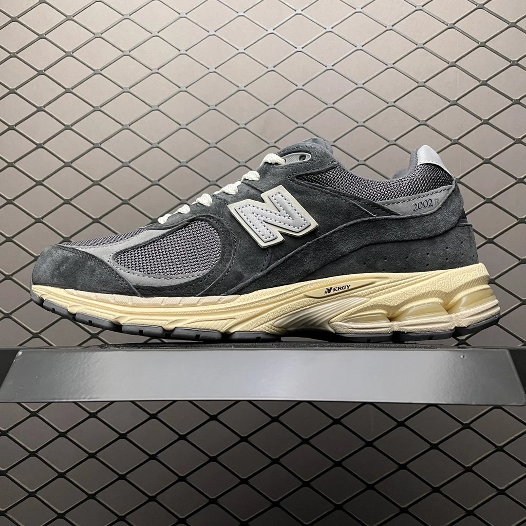 New Balance M2002RHO Beige Carbon Gray