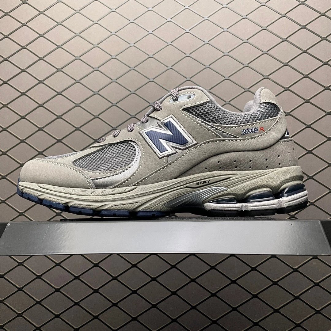 New Balance M2002RA Classic Gray