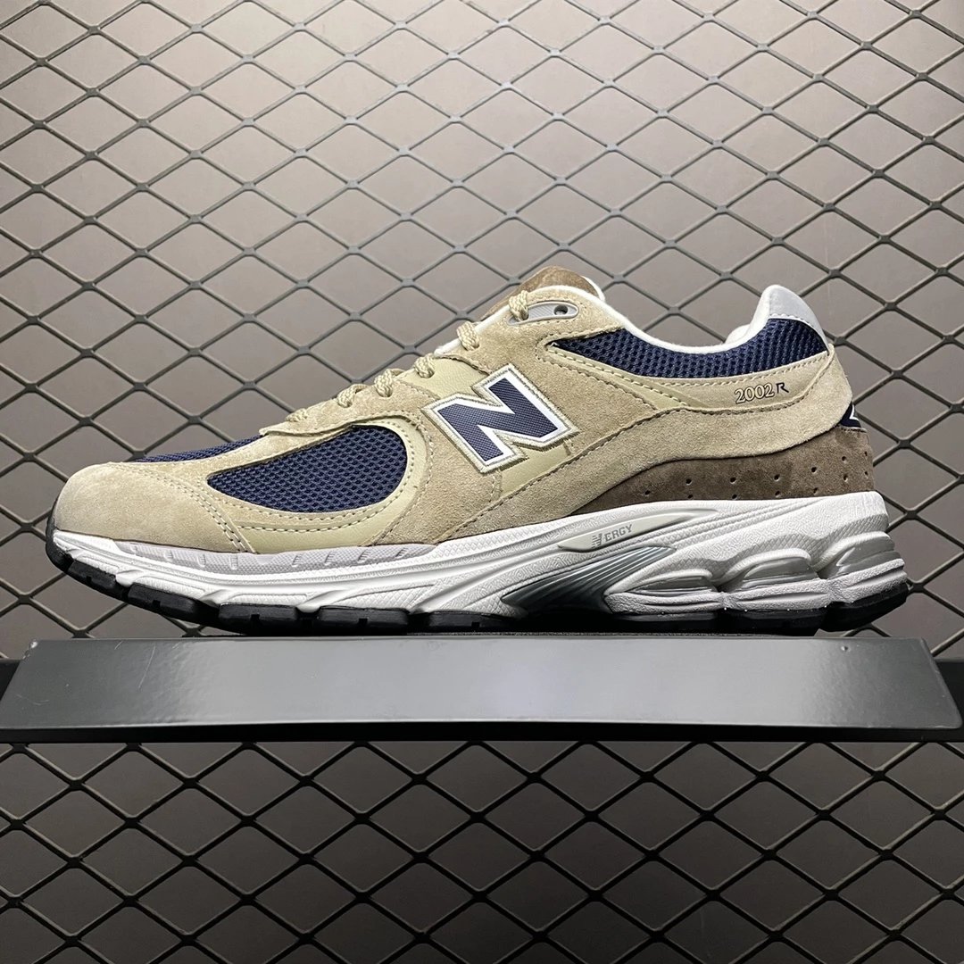 New Balance M2002R5 Beige