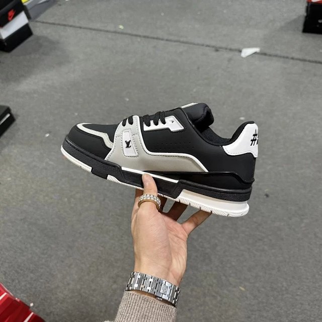 LV Louis Vuitton Trainer Shoes: seller detail photo 9
