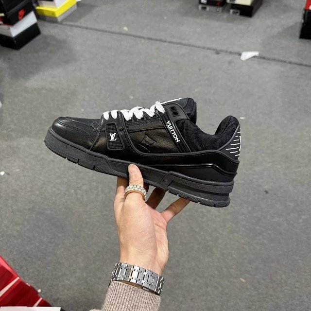 LV Louis Vuitton Trainer Shoes: seller detail photo 8