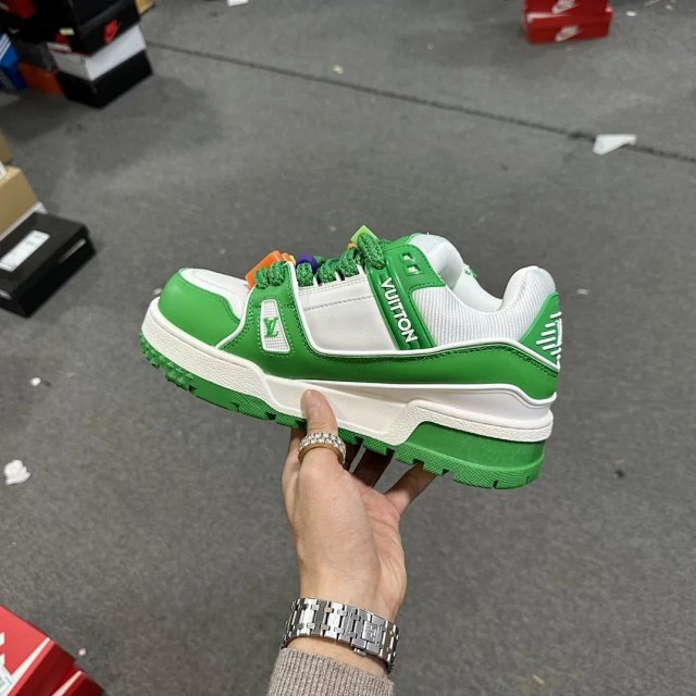 LV Louis Vuitton Trainer Shoes: seller detail photo 3