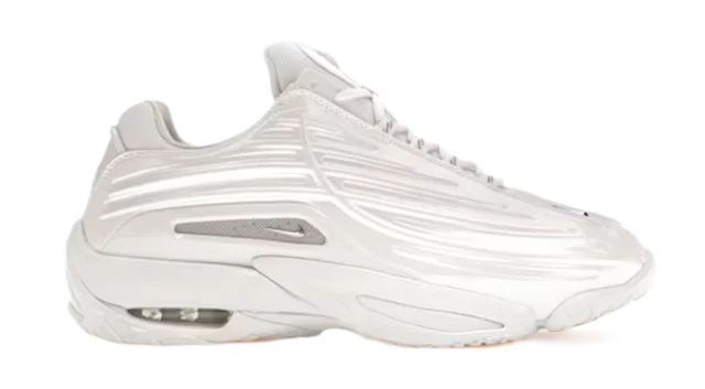 Nike Sneakers Low-Top with Metallic Side Panels product detail image 15