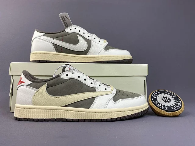 Nike Sneakers Air Jordan 1 Low x Travis Scott with reverse Swoosh product detail image 2