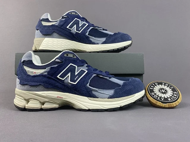 New Balance Sneakers 2002R product detail image 11