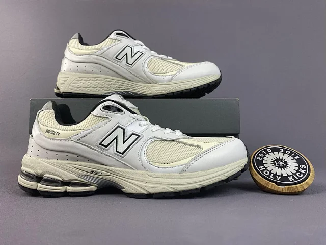New Balance Sneakers 2002R product detail image 13