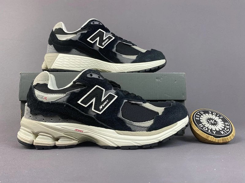 New Balance 2002R Black Grey