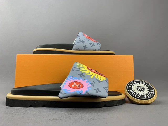 Louis Vuitton Sandals Monogram graphic slide product detail image 3
