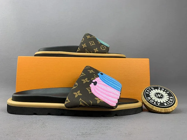 Louis Vuitton Sandals Monogram graphic slide product detail image 5