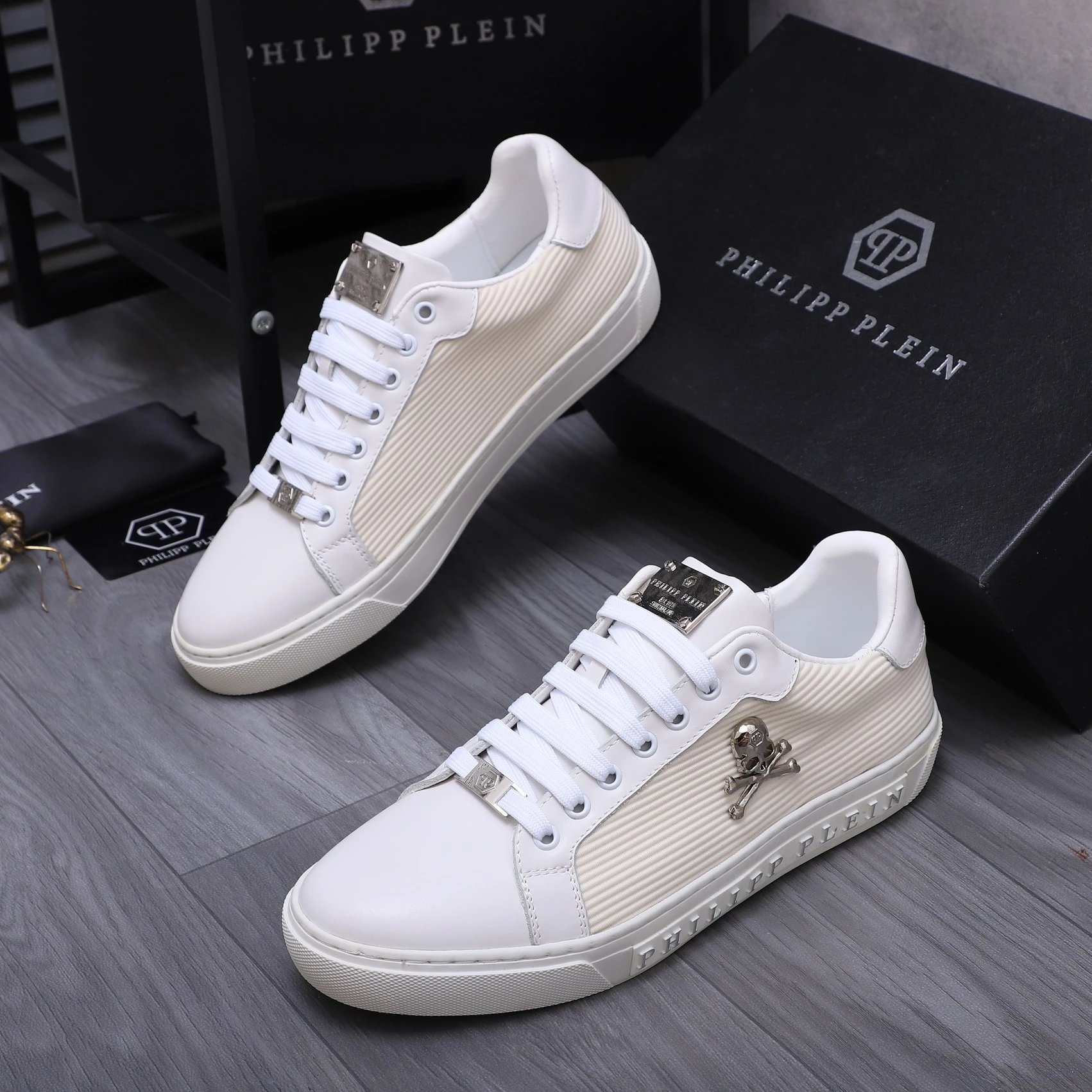 Gucci GG Supreme Court Chunky Sneaker Beige Navy
