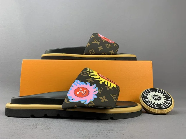 Louis Vuitton Sandals Monogram graphic slide product detail image 4
