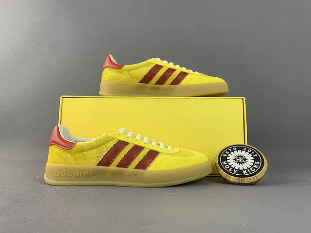 Gucci Sneakers Gazelle low-top with three stripes product detail image 6