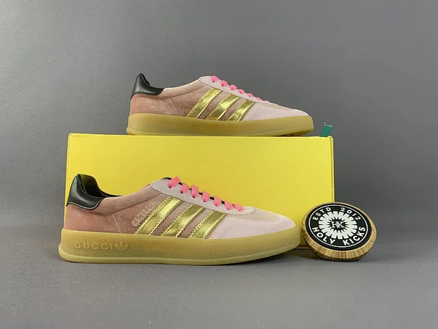 Gucci Sneakers Gazelle low-top with three stripes product detail image 3