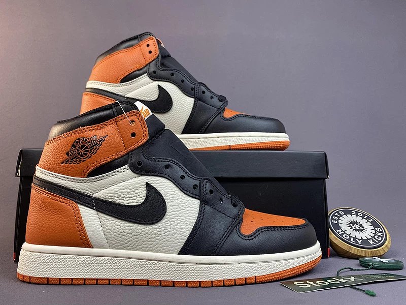 Air Jordan 1 High OG Chicago Red White Black Sneakers Basketball Shoes product detail 15 in Litbuy spreadsheet finds