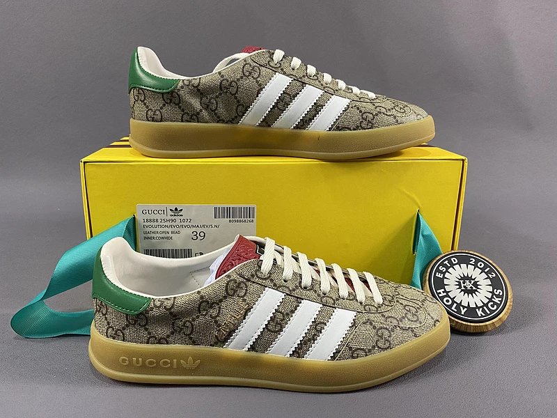 Gucci Sneakers GG Monogram Stripe — 17