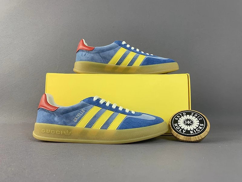 Gucci Sneakers GG Monogram Stripe — 19