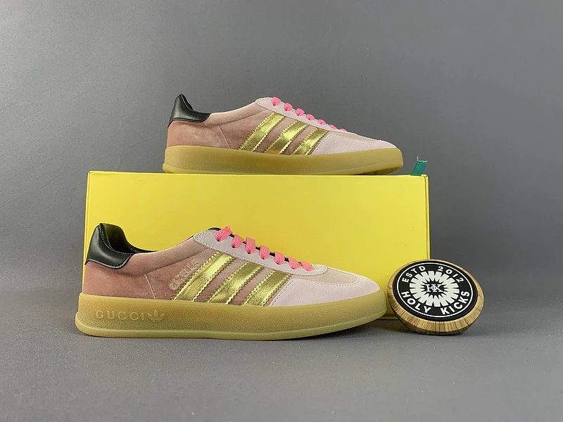 Gucci Sneakers GG Monogram Stripe — 24