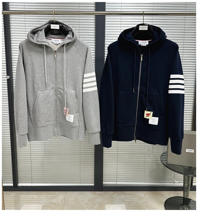 【Valentine's Day Limited】Woven Four-Stripe Heart Patch Sweatshirt