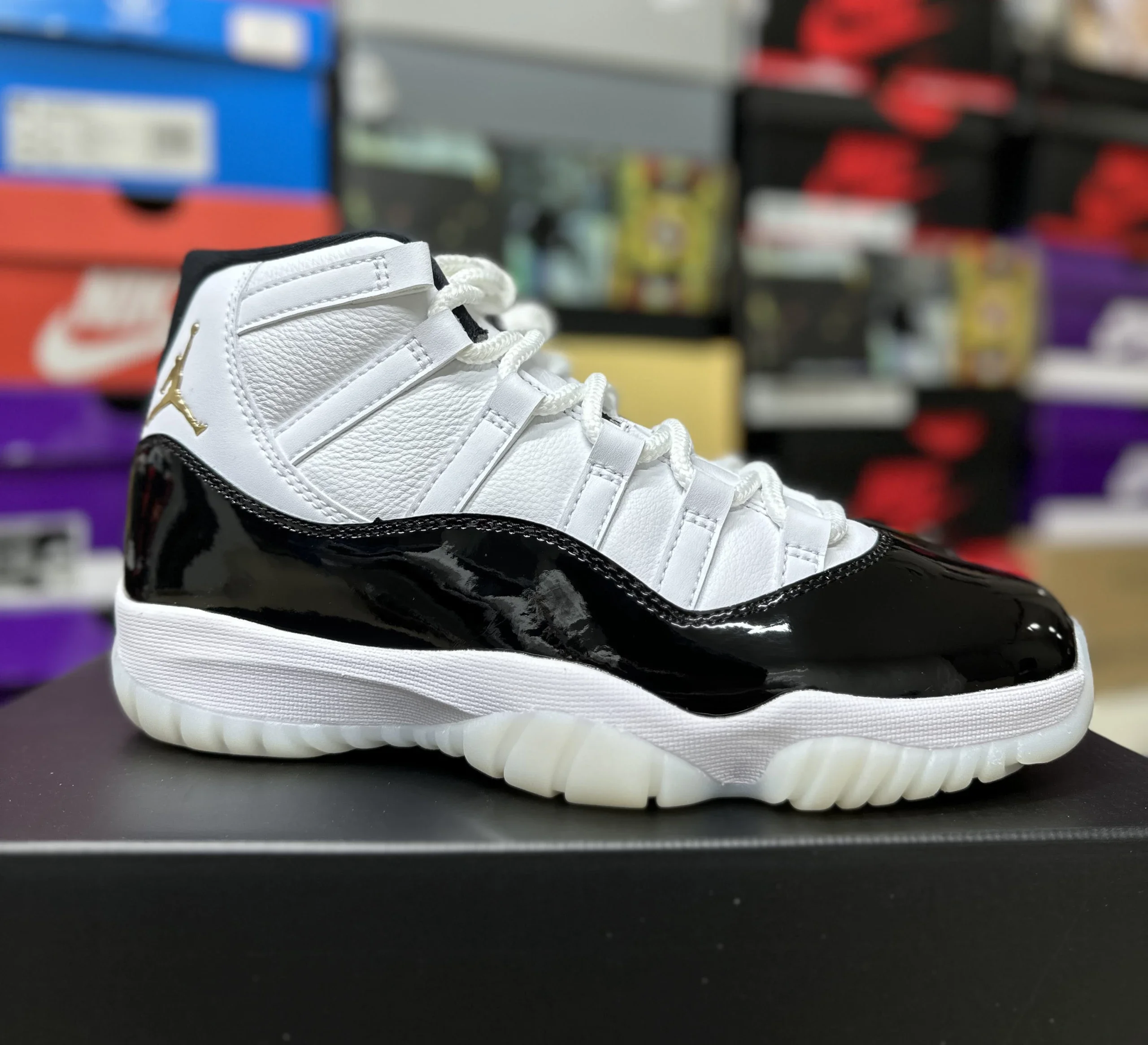 Basketball shoes V