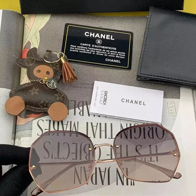 Louis Vuitton Eyewear Oversized Square Sunglasses product detail image 14