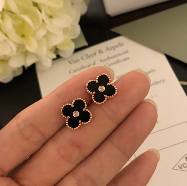 Van Cleef & Arpels Jewelry Alhambra clover stud earrings product detail image 5