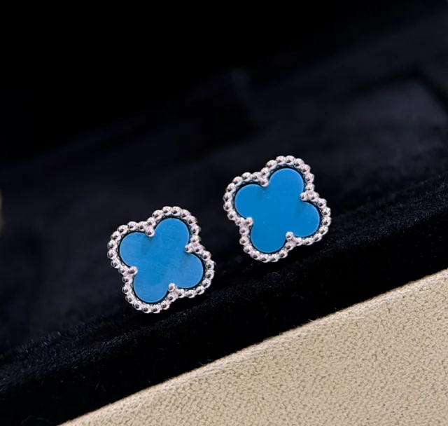 Van Cleef & Arpels Jewelry Four-Leaf Clover Stud Earrings product detail image 11