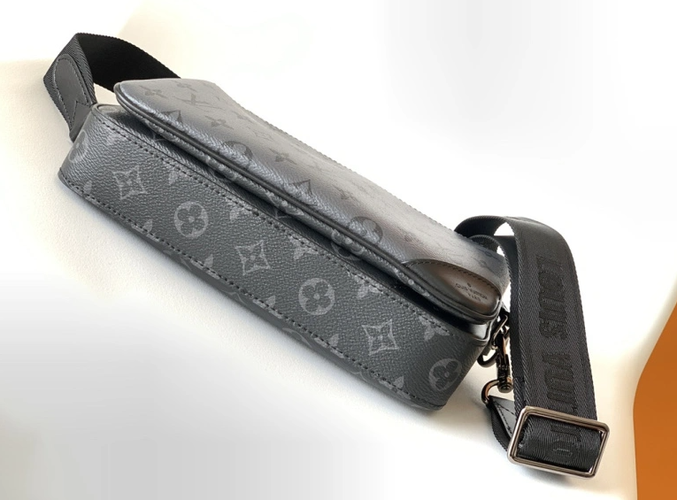 Louis Vuitton Monogram Eclipse Multi-Pocket Crossbody Bag Black - 8