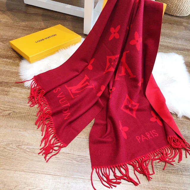 Louis Vuitton Scarves Fringed Monogram Scarf product detail image 12