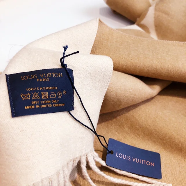 Louis Vuitton Scarves Fringed Monogram Scarf product detail image 16