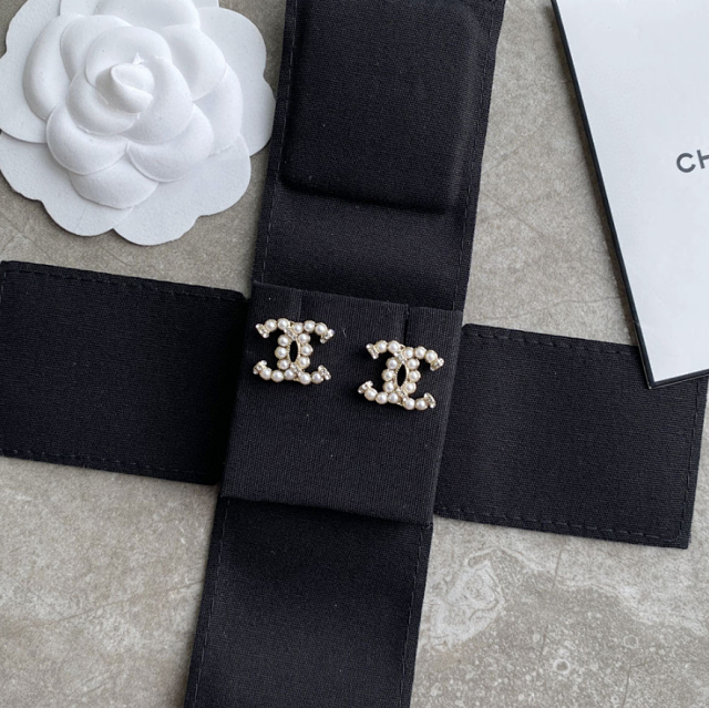 CHANEL Earrings: seller detail photo 1