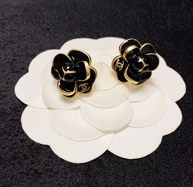 CHANEL Earrings: seller detail photo 6