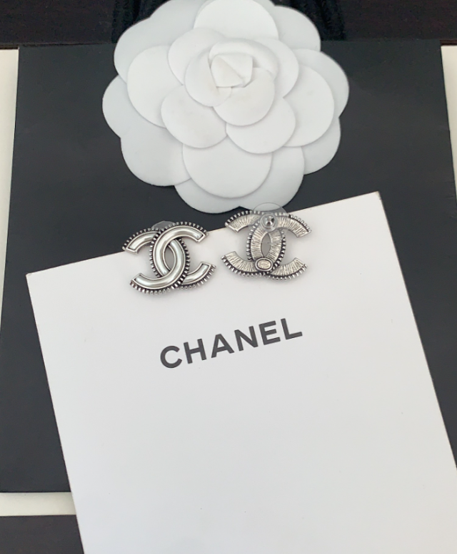 CHANEL Earrings: seller detail photo 11