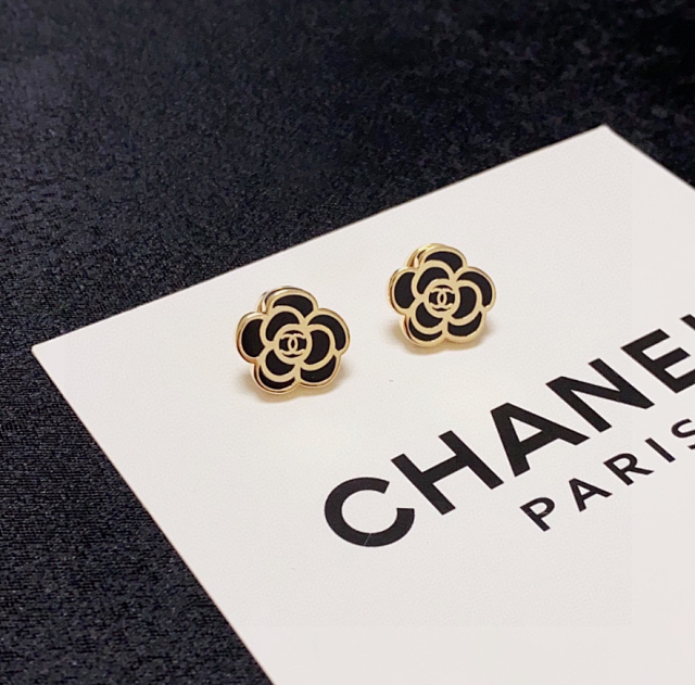 CHANEL Earrings: seller detail photo 9