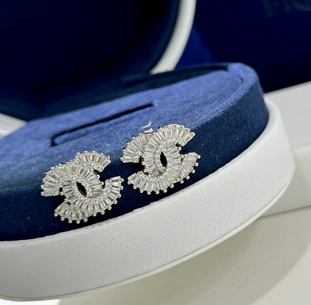 CHANEL Earrings: seller detail photo 13