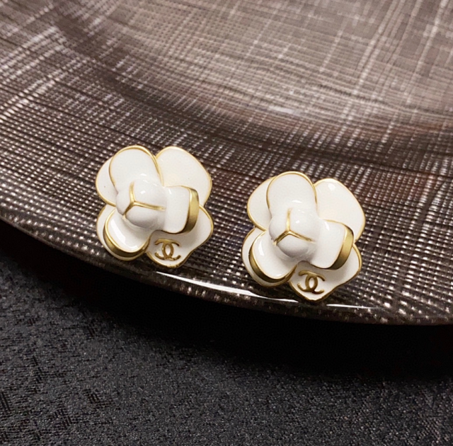 CHANEL Earrings: seller detail photo 5