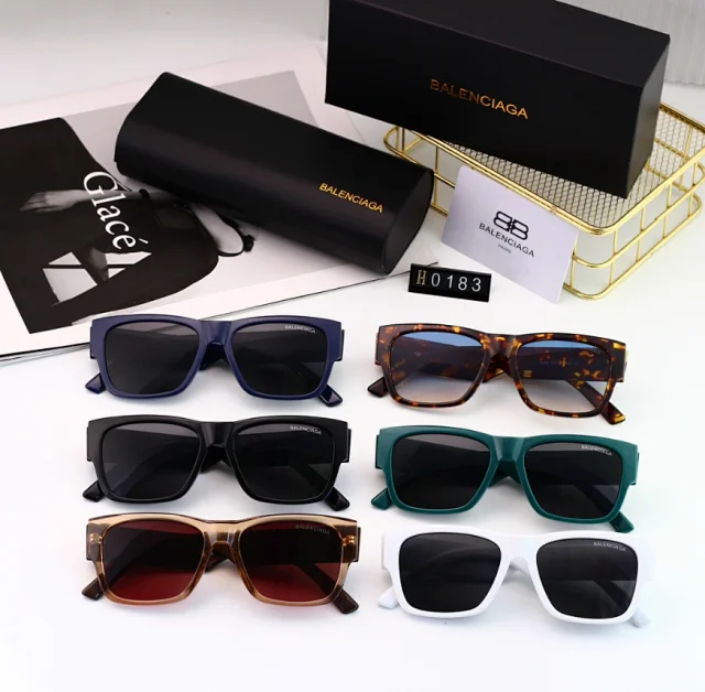 Balenciaga Eyewear Oversized square-frame sunglasses product detail image 1