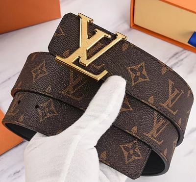 LV (Louis Vuitton) — Damier Pattern Business-Casual Leather Belt with Automatic Buckle and LV Lettering - rep paski