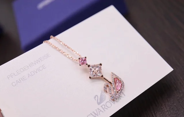 Swarovski Jewelry Swan Crystal Pendant Necklace product detail image 8