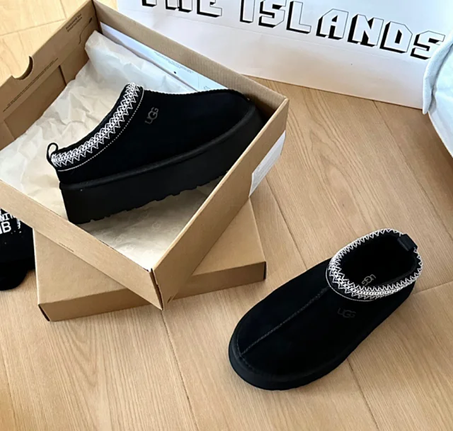 UGG Slippers Shearling-Lined Platform Slip-On product detail image 9