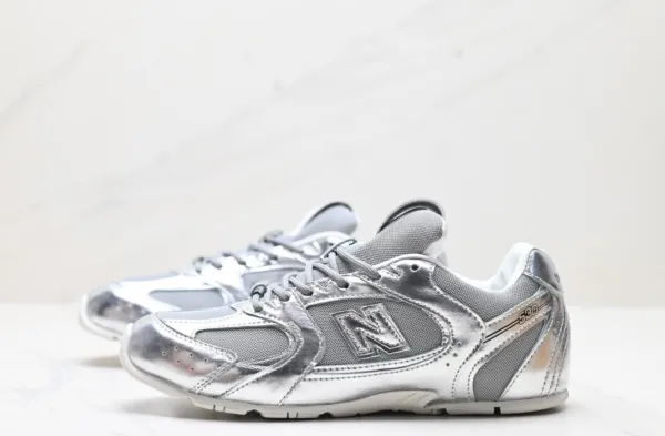 New Balance 530 Black Leather Sneakers - 12